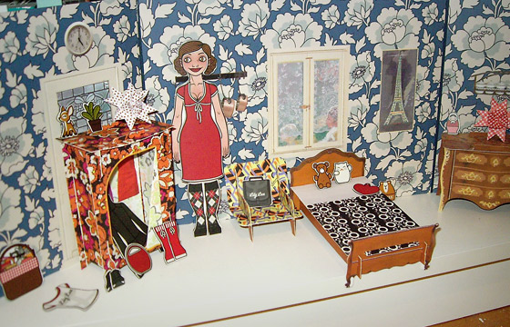 Foto der Lily Lux Kühlschrankmagnete und Figuren in ihrer eigenen kleinen Puppenstube bei Tamara